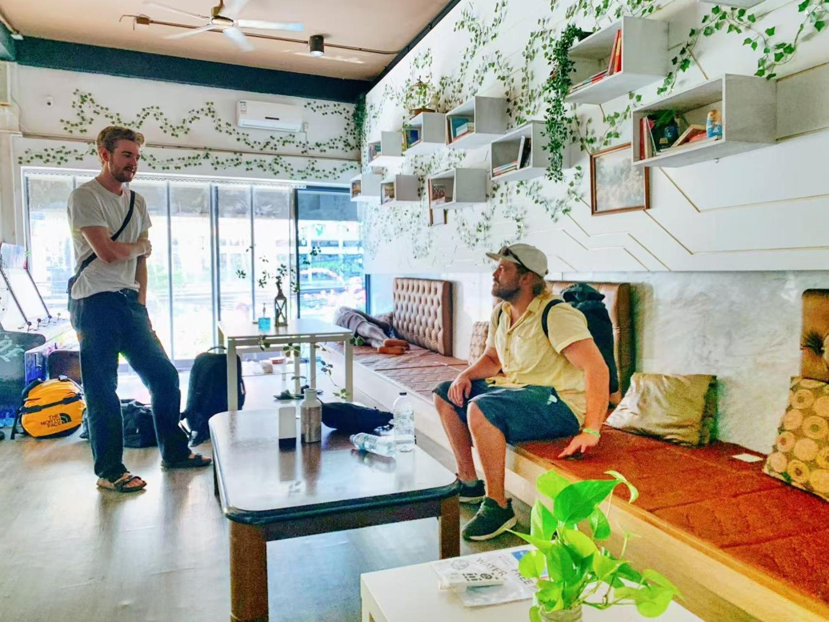 Susu Khaosan Hostel Bangkok Buitenkant foto