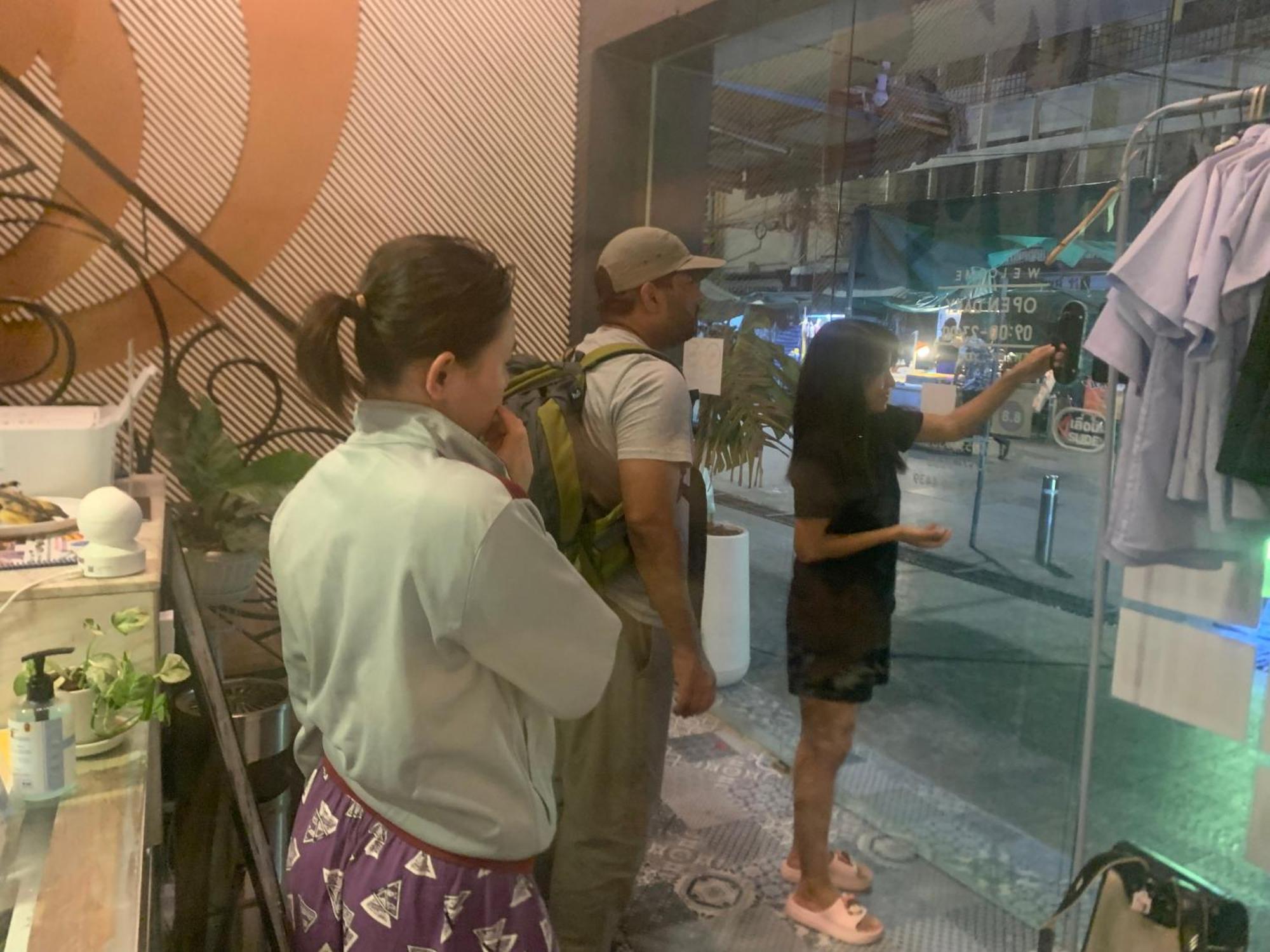 Susu Khaosan Hostel Bangkok Buitenkant foto
