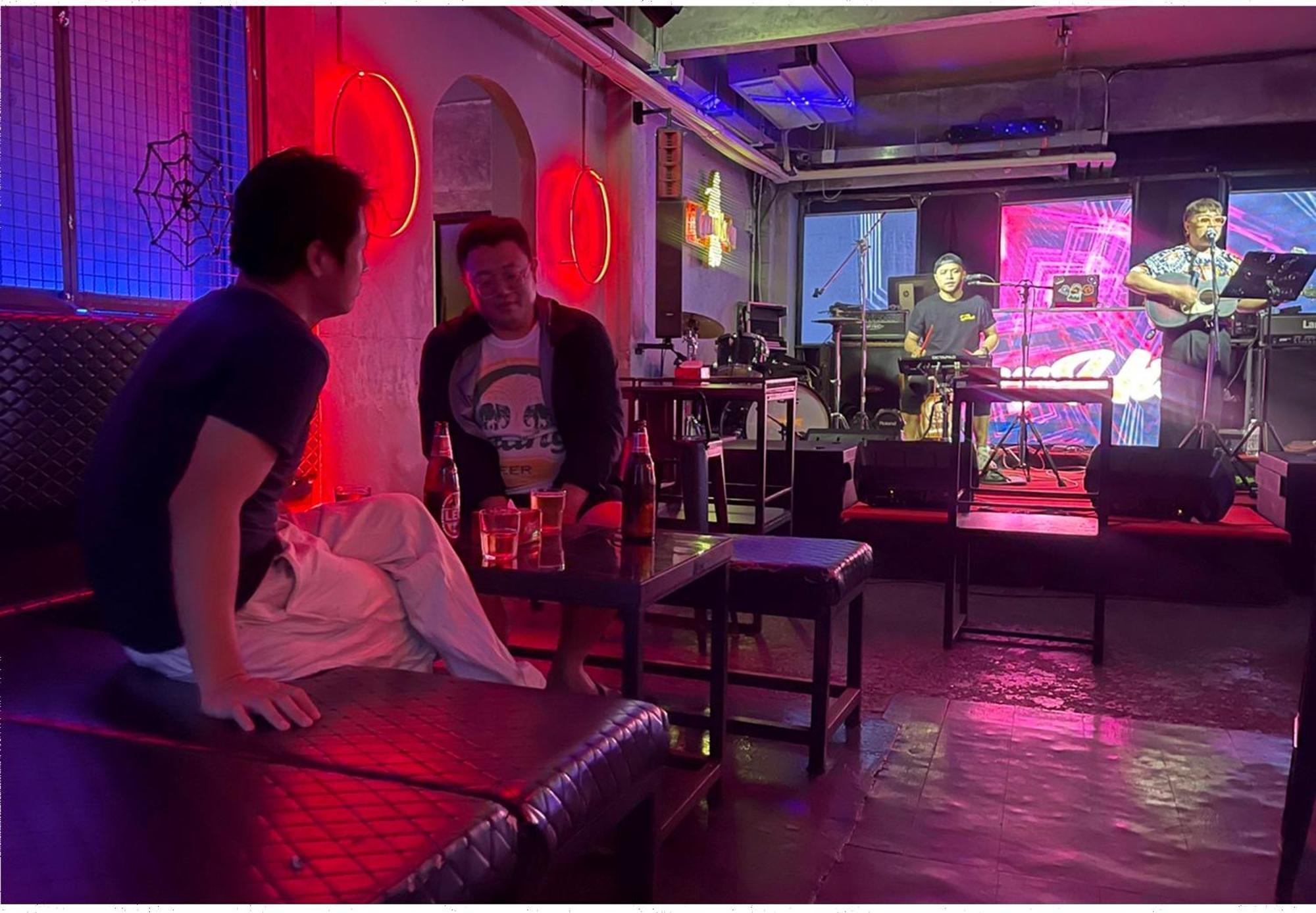 Susu Khaosan Hostel Bangkok Buitenkant foto