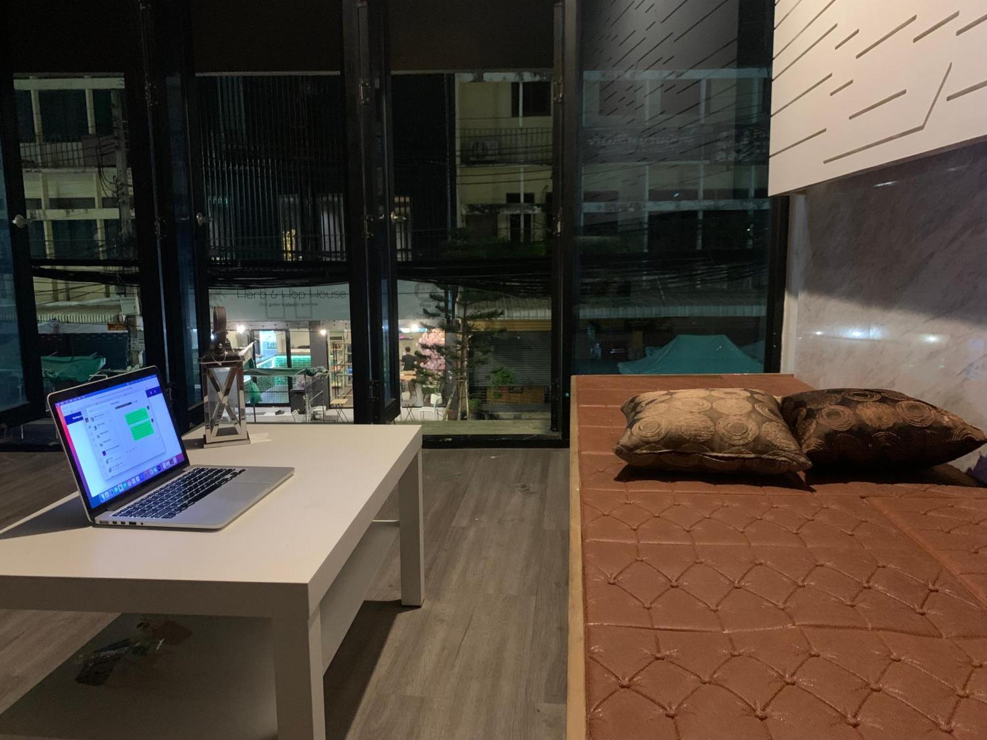 Susu Khaosan Hostel Bangkok Buitenkant foto